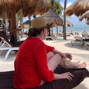 Meet your Posher, Leslie